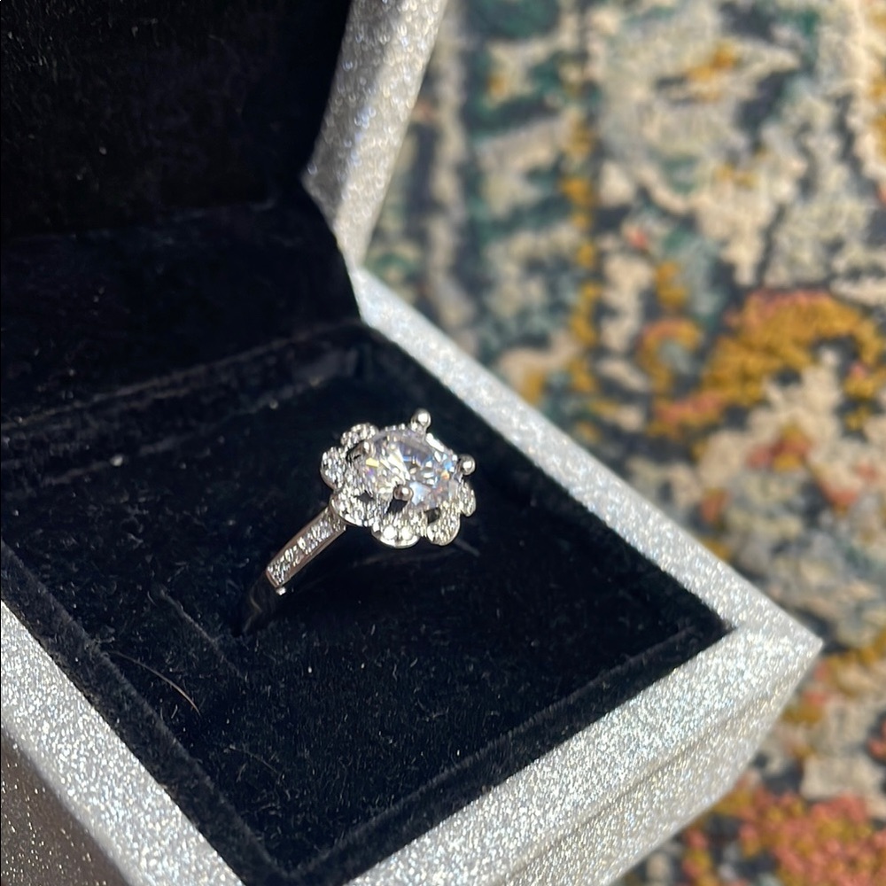 🖤5/$25 Elegant Silver size 8 zircon Diamond Ring - Picture 15 of 16